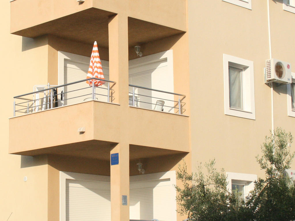 Apartments Kristina Milna  Exterior photo