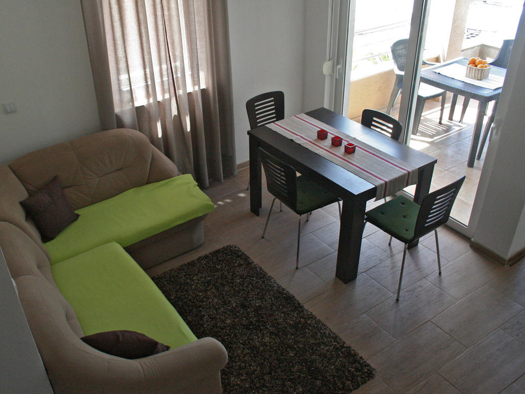 Apartments Kristina Milna  Room photo